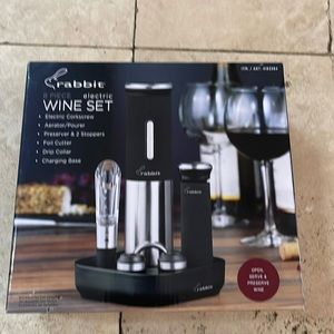 NWT Rabbit 8 piece wine set